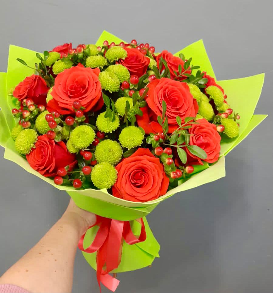 Букет цветов из: Хризантемы и Розы в Красносельское