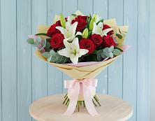 Букет цветов из:  Лилии и Розы в Красносельское
