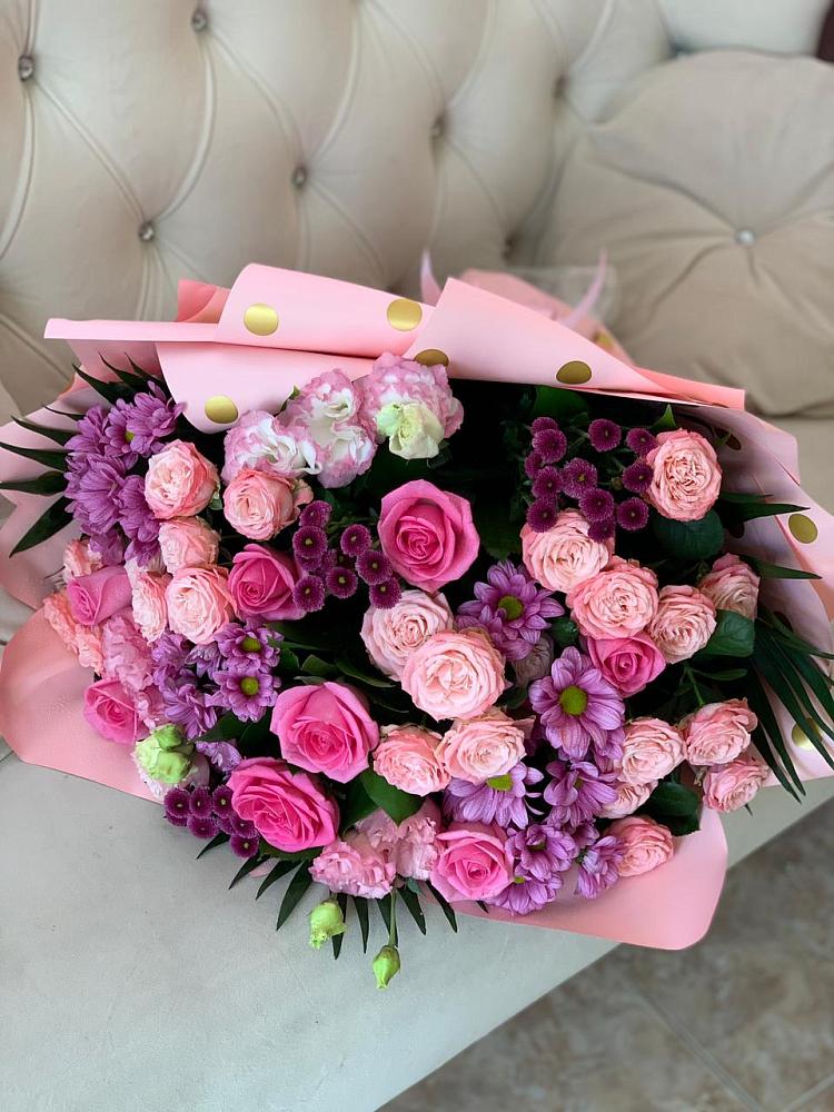 Букет цветов из: Хризантемы, Розы и Лизиантусы в Красносельское