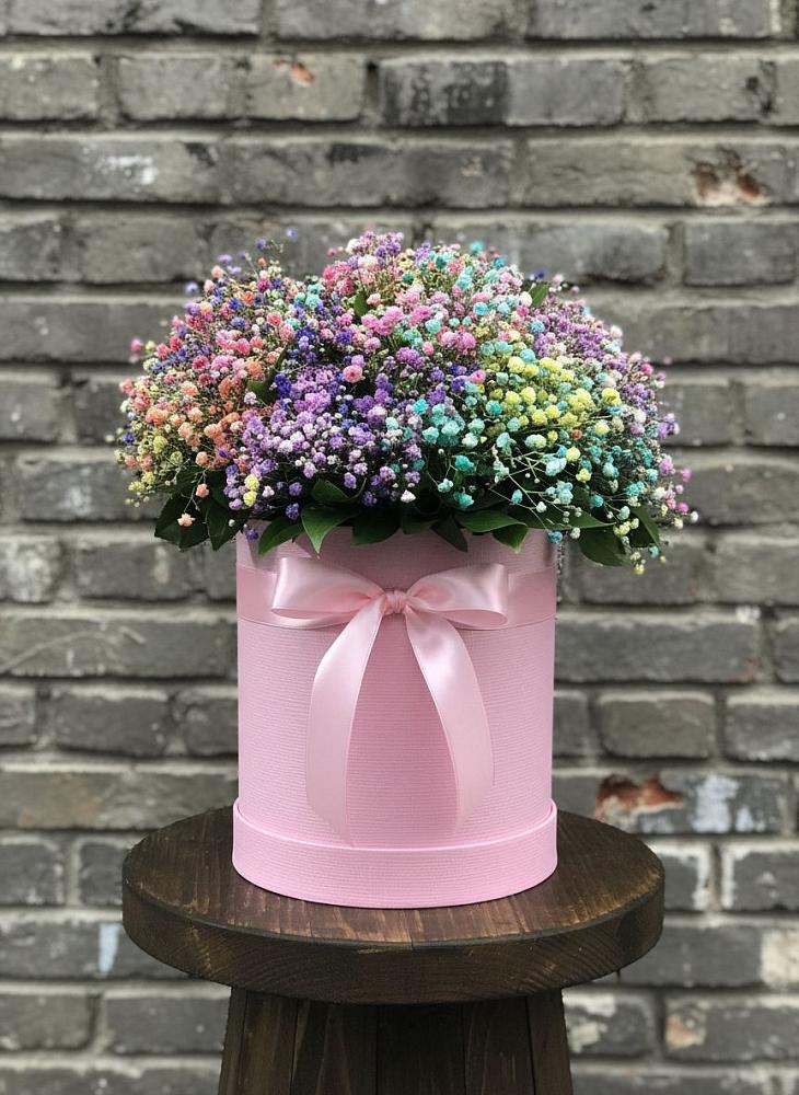 Цветочная композиция из Гипсофила и Розы в шляпной коробке в Красносельское