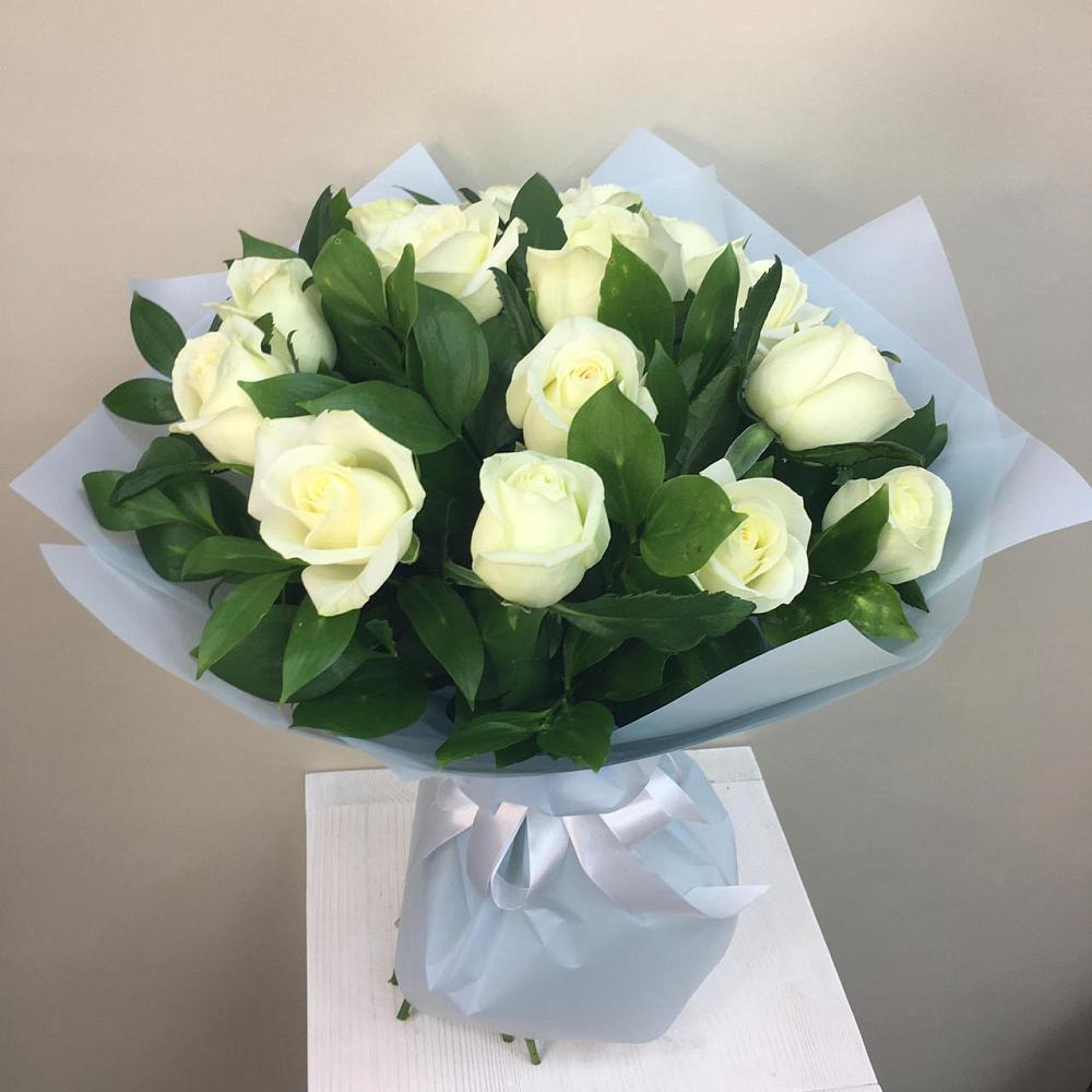 Букет 15 Белых роз Проуд в Красносельское