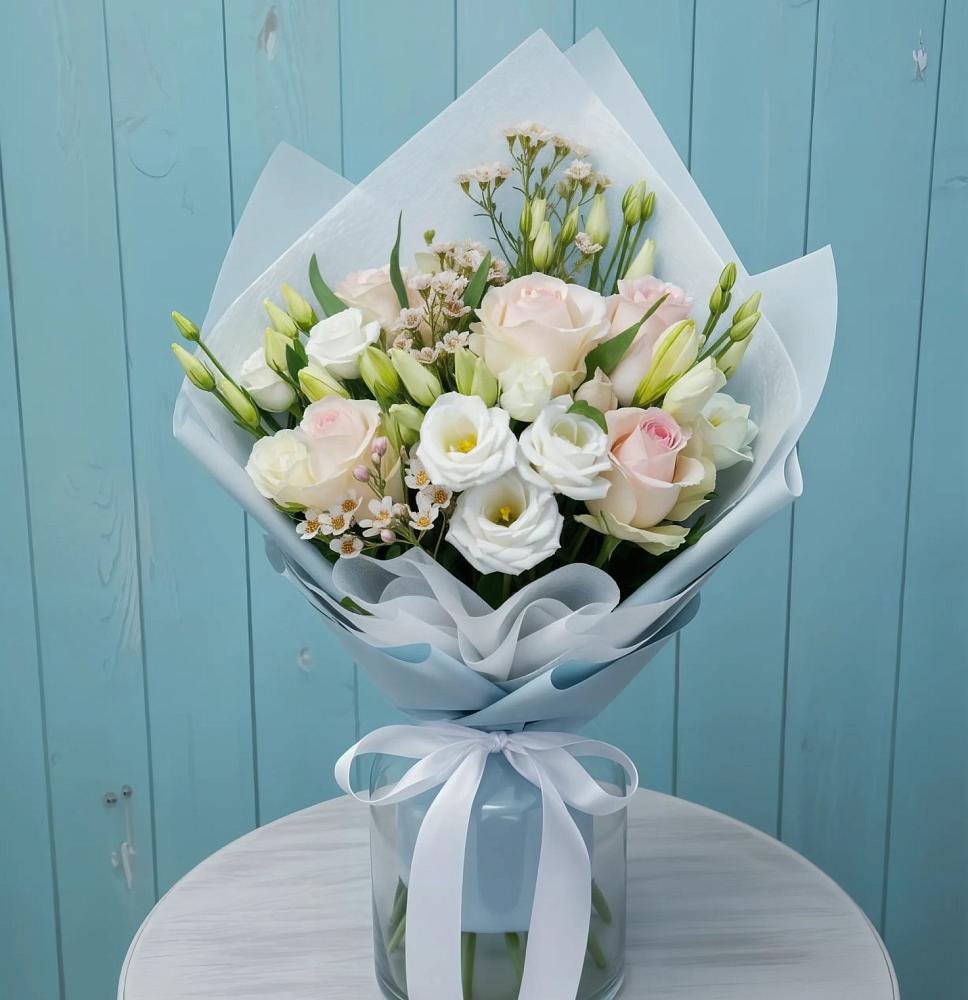 Букет цветов из: Розы и Лизиантусы в Красносельское