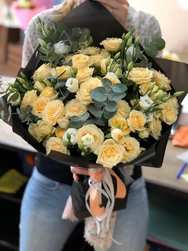 Букет цветов из: Розы и Лизиантусы в Красносельское