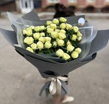 Букет Белые кустовые розы Солинеро в Красносельское