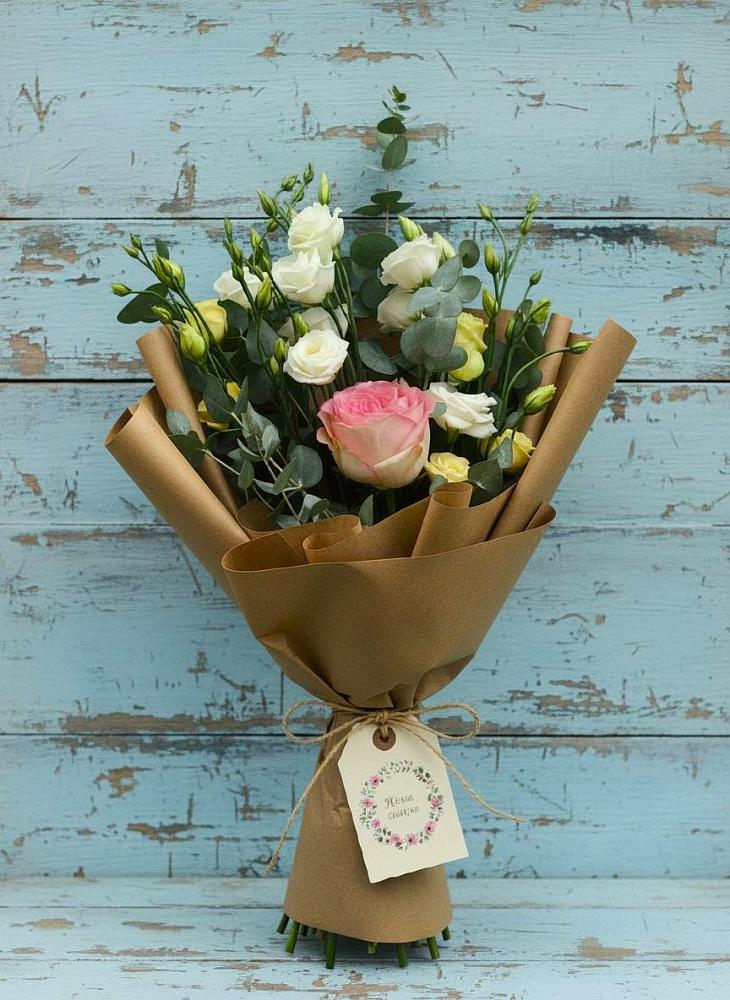 Букет цветов из: Розы и Лизиантусы в Красносельское