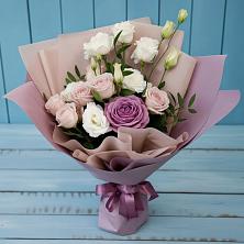 Букет цветов из:  Розы и Лизиантусы в Красносельское