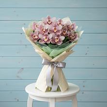 Букет цветов из:  Орхидеи и Розы в Красносельское