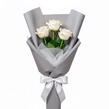 Букет 3 белые розы в Красносельское