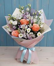 Букет цветов из:  Лизиантусы, Розы, Альстромерии и Гипсофила в Красносельское