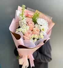 Букет цветов из:  Хризантемы и Розы в Красносельское