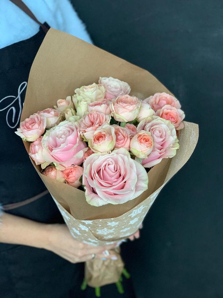 Букет цветов из: Хризантемы и Розы в Красносельское