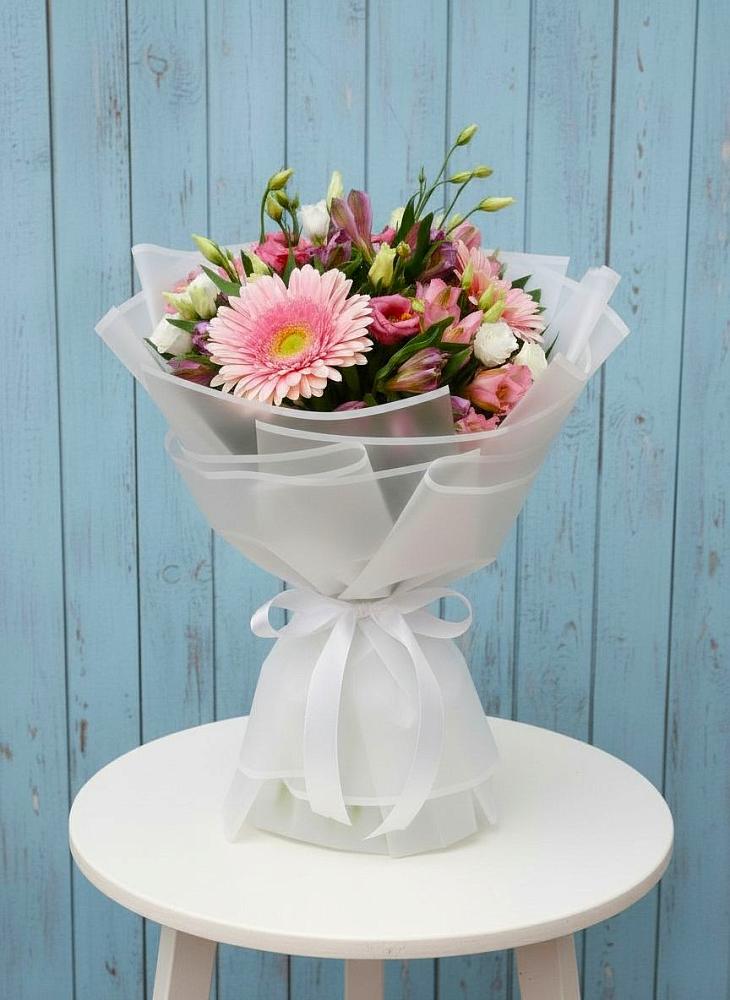 Букет цветов из: Герберы, Альстромерии и Лизиантусы в Красносельское