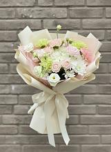 Букет цветов из:  Гвоздики, Розы, Лизиантусы и Хризантемы #REPLACE_PRED# Красносельское