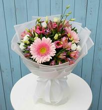 Букет цветов из:  Герберы, Альстромерии и Лизиантусы в Красносельское