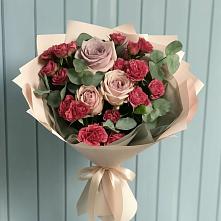 Букет цветов из:  Гвоздики и Розы в Красносельское