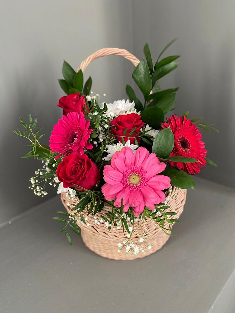 Цветочная композиция из Розы, Хризантемы и Герберы в корзине в Красносельское