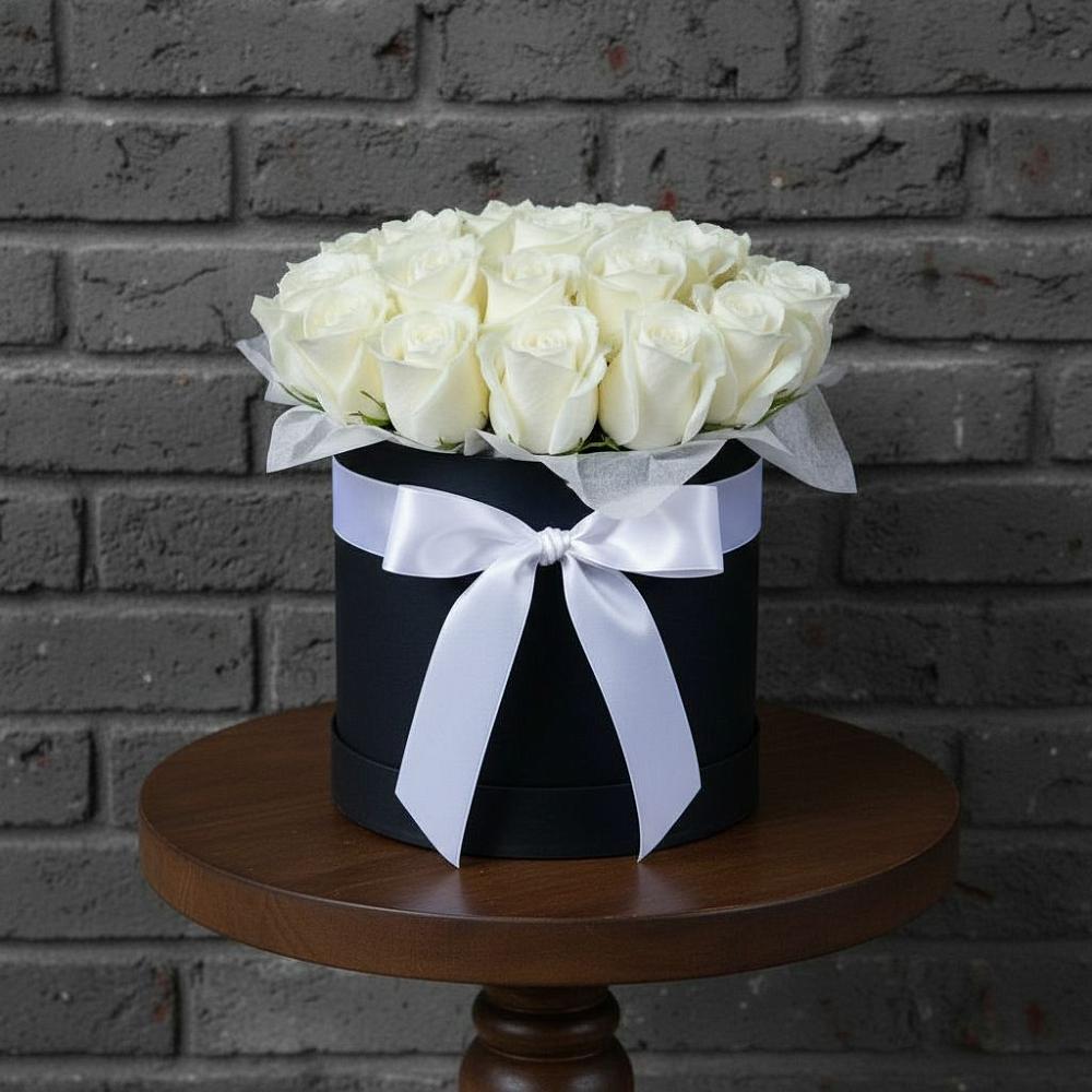 Цветочная композиция из Розы в шляпной коробке в Красносельское