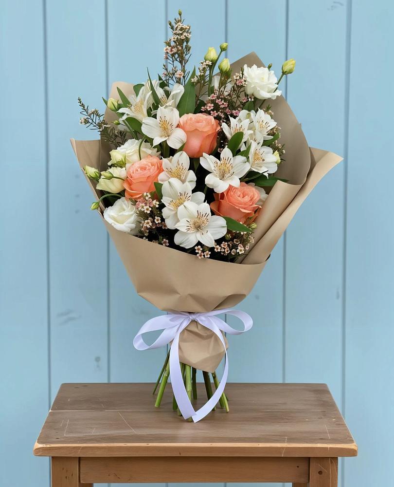 Букет цветов из: Альстромерии, Лизиантусы, Розы и Хризантемы в Красносельское