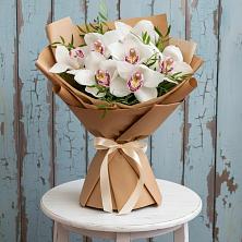 Букет цветов из:  Орхидеи и Розы в Красносельское